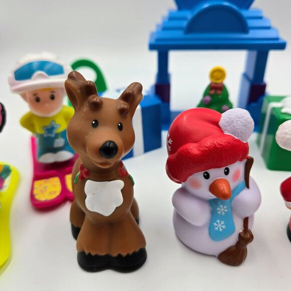 Fisher-Price Christmas Little People Snowman Tree Santa Mrs. Claus Reindeer Adve - Picture 10 of 10